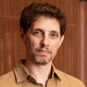 Portrait of Ariel Ron