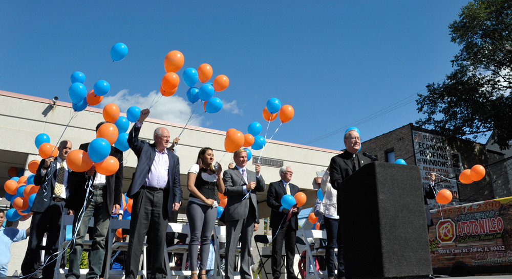 FormerIllinoisGovernorPatQuinnjoinscommunityleadersincelebratingthereopeningofSecondFederalSelf-HelpCreditUnion